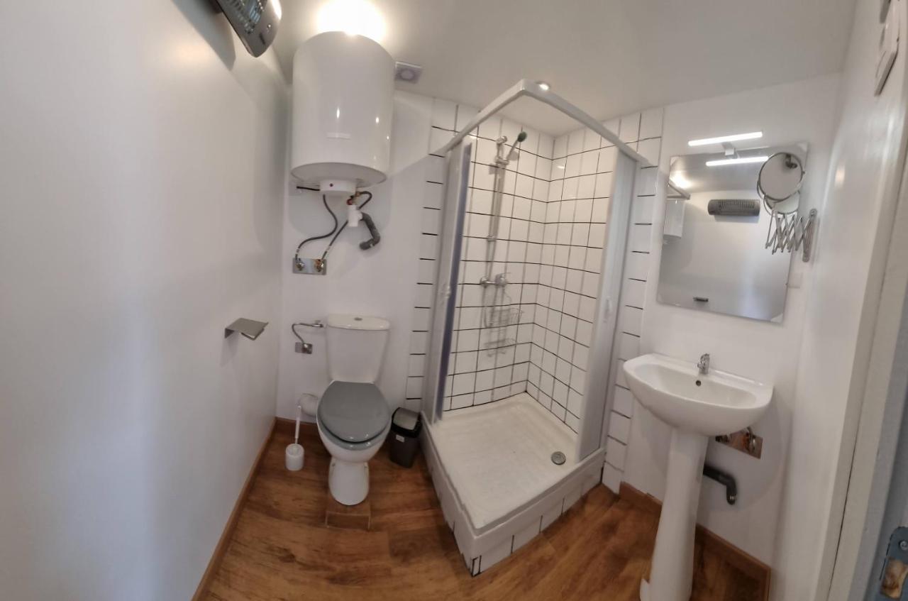 Studio En Rez-De-Chaussee - Le Petit Chateau Avesnois - Tv - Wifi - Logement Entier Avesnes-sur-Helpe Exterior foto